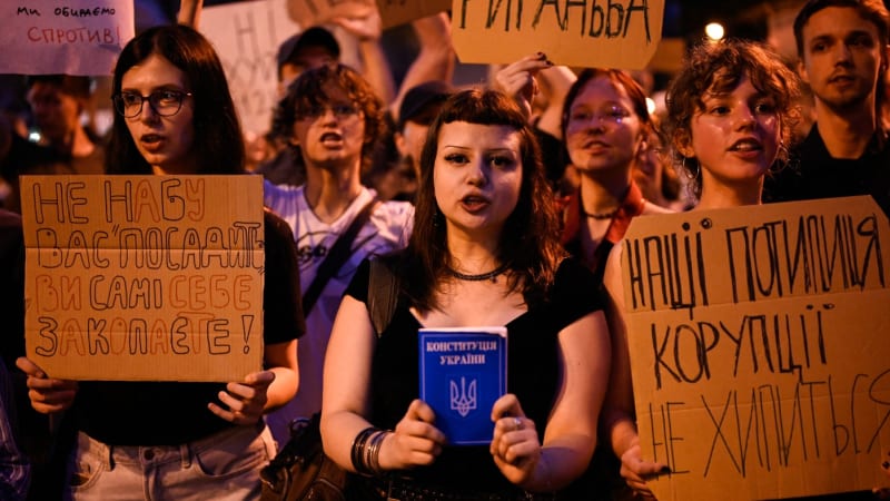 Ukrajinci protestovali proti „skandálnímu“ zákonu: Krok k autoritářství i útok na demokracii