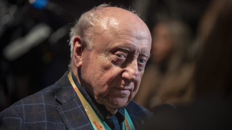 Felix Slováček navštívil Krampola v nemocnici. Nechci ho pohřbívat, ale není to dobré, řekl