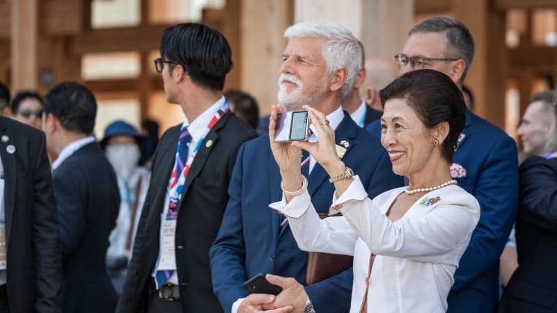 Prezident Pavel strávil „Český den“ s japonskou princeznou: Bavila se u medvídků z Kolína