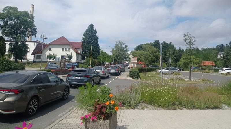 Obec u Prahy kolabuje kvůli stavbě Pražského okruhu. Je to peklo, přiznává ministr Kupka