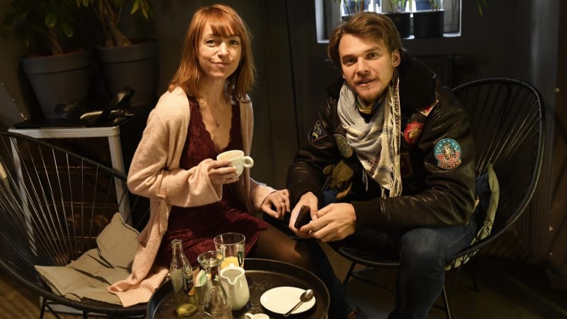 Oslavenec Dyk koupil „polovinu“ malebné obce. Žije v pražském luxusu a synovi dělá ostudu