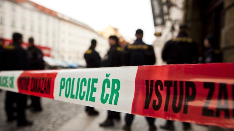 Poplach v Praze. Kvůli hrozbě bomby policisté prohledávají několik obchodních center