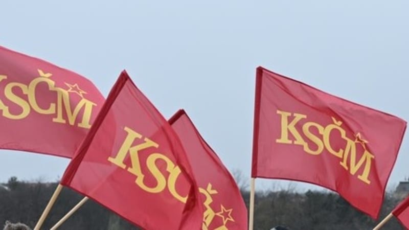 Členové KSČM vyrazili na výlet do Ruska. Teď nemůžou zpět, Lotyši je nepustili přes hranici