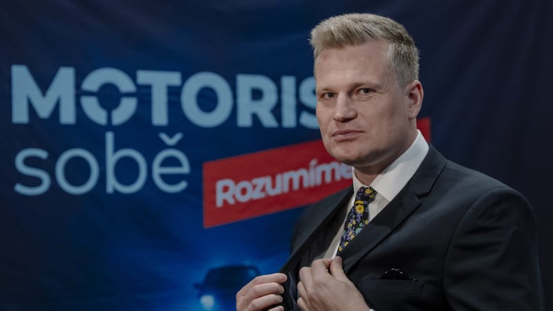 PŘEHLEDNĚ Motoristé ve volbách 2025: Sázka na Turka a drama kolem pěti procent
