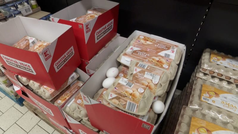 Dusno kvůli cenám vajec: Výborný rozčílil supermarkety. Nic mu do toho není, tvrdí Prouza