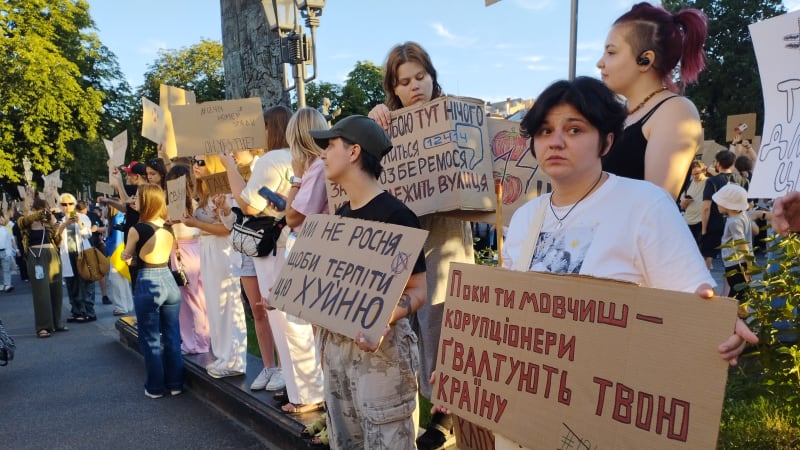 Proč jsou Ukrajinci naštvaní na Zelenského? Chyba se zákonem by mohla ohrozit vstup do EU