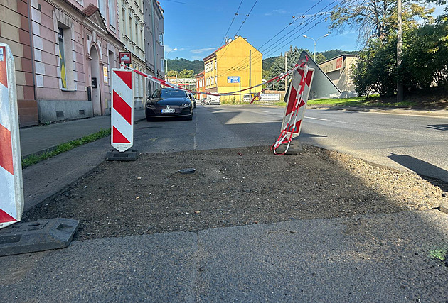 Vytížená a hrozná. Ústí opraví důležitou silnici, řidiči si ale ještě počkají