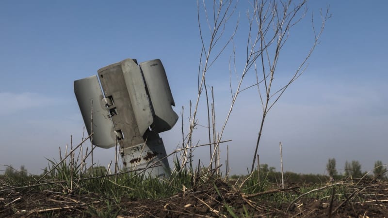 Rusové podnikli dva raketové útoky na Ukrajince sklízející úrodu. Poničili 30 kombajnů a traktorů