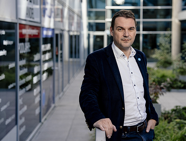 Obecné referendum je blbost, řešme energie, potraviny a bydlení, říká Macinka