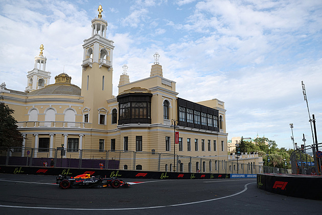 F1 ONLINE: Lídr šampionátu Piastri v Baku opět havaroval, vede Verstappen