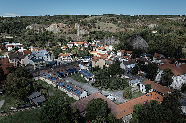 Mezi rodinnými domy v Prokopském údolí má vyrůst bytový komplex. Místní bojují