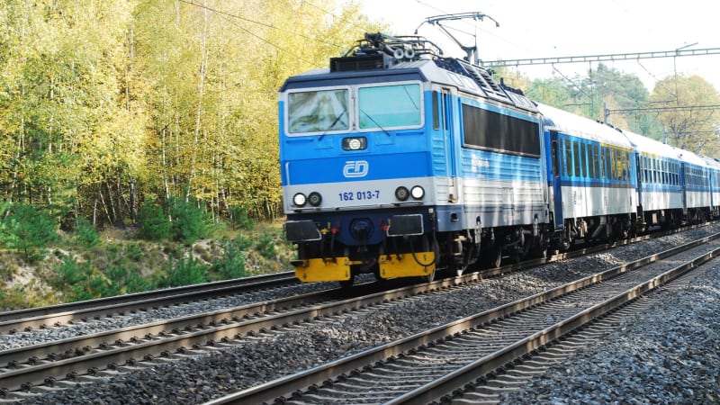 Muž v Hustopečích nepřežil srážku s vlakem. Ke střetu došlo jen těsně před stanicí