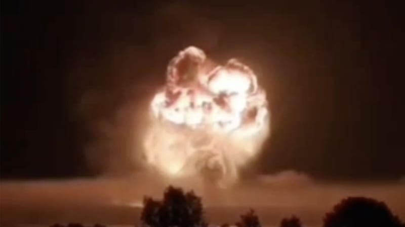 Ukrajinci znovu udeřili na Krym. Podívejte se, jak krásně ta letadla hoří, chlubí se videem