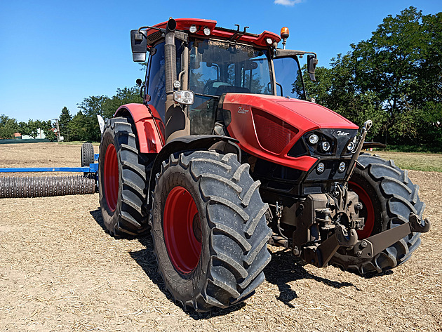 Chcete traktor? Muž vylákal z lidí miliony. Využil díru na trhu, říká soudce