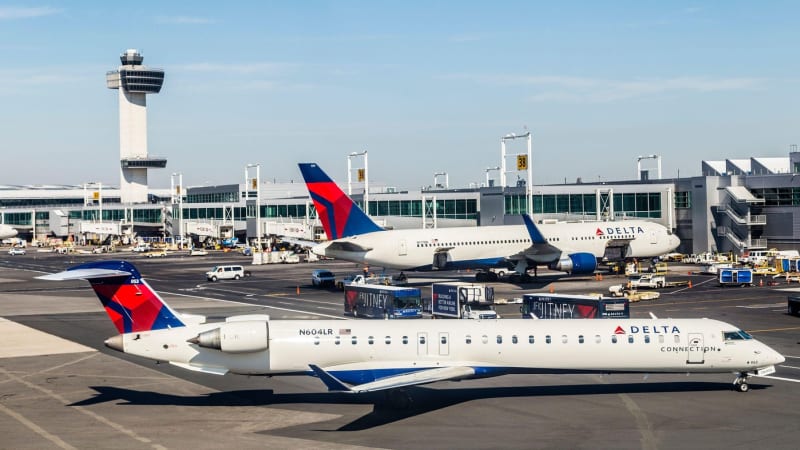 V USA se srazila letadla plná lidí: Jedno přišlo o křídlo. Hrozné, popsal cestující