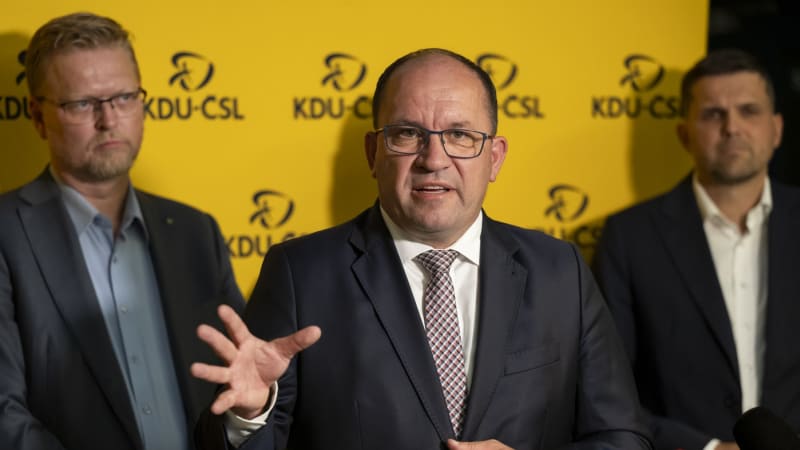 Výborný volá po vzniku opoziční rady. Chce předejít drobení, osloví i Starosty a Piráty