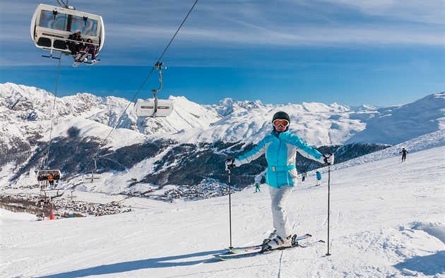 Bez helmy pokuta. Pozor na přísnější pravidla na alpských sjezdovkách