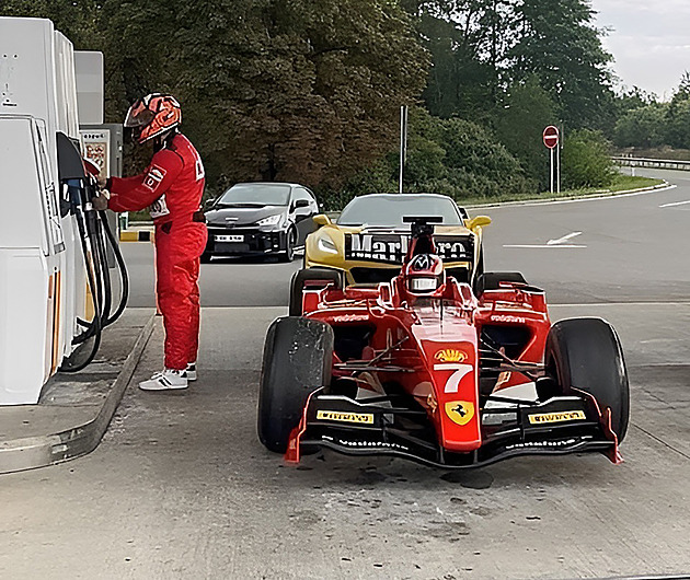 Policie řekla, jaké tresty hrozí řidiči formule z dálnice D4. Rozhodne soud