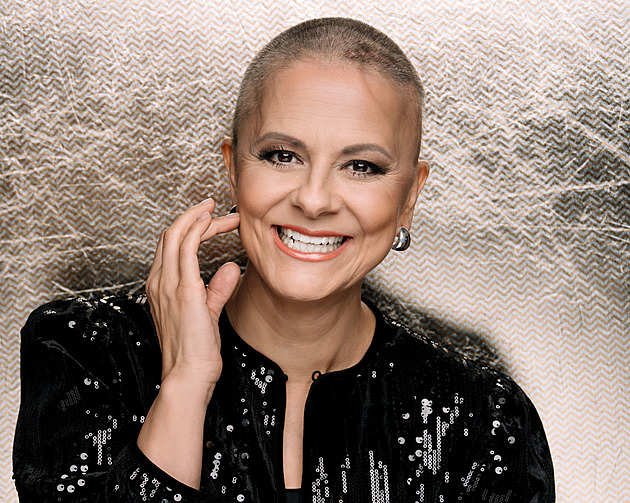 Laďka Něrgešová předvedla „helmičku“ na léčbu rakoviny elektrickým proudem