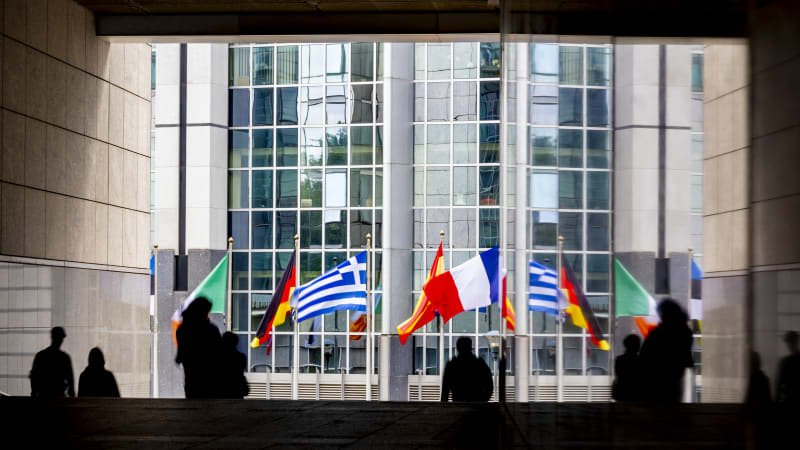 Maďaři měli do Bruselu vysílat špiony. Budapešť mluví o diskreditační hře, EK chystá šetření