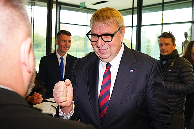 Vláda bude odborná, řekl Juchelka. Jen nepovedená reality show, tvrdí Skopeček