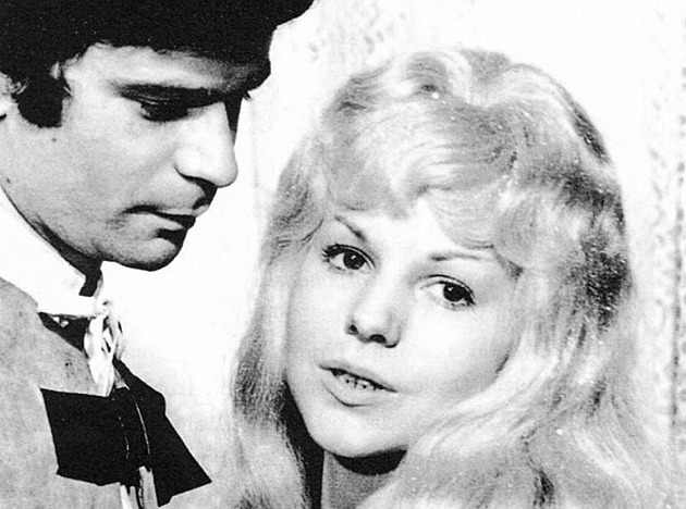 Zazvonil zvonec, ale co bylo dál? Peprná pohádka je přístupná až od 14 let