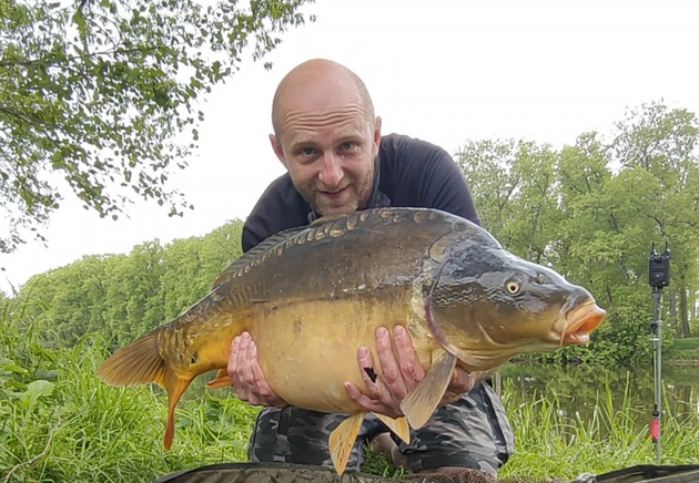 Kapra si musíte sami najít. Neseďte u vody jako pecka, říká úspěšný rybář