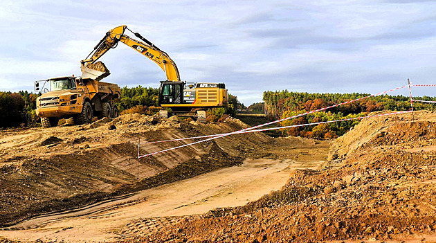 Most u Plas, přestavby železničních tratí. Start výstavby je v mlze