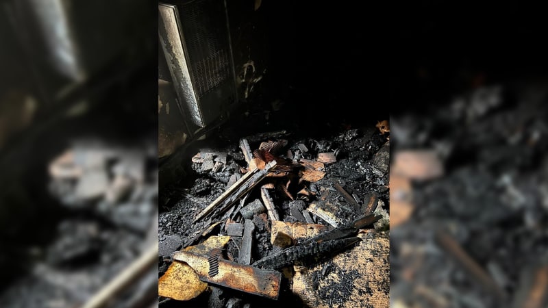 Dramatický zásah hasičů na Trutnovsku: Hořel rodinný dům, tři děti skončily v péči záchranářů