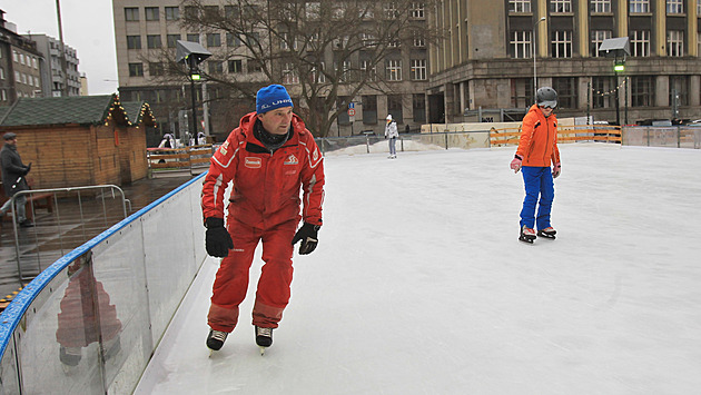 Sváteční atmosféru v Ostravě opět zpestří vánoční kluziště, vloni přilákalo davy