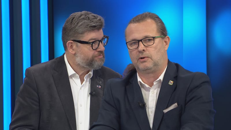 Spor o Okamuru: V čele Sněmovny nám ublíží, varuje Pospíšil. Doležal má šéfa SPD za profíka