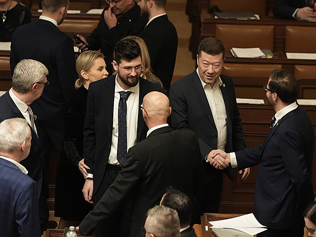 Benda hledá osm statečných. Okamura se spokojí s funkcí místopředsedy, řekl