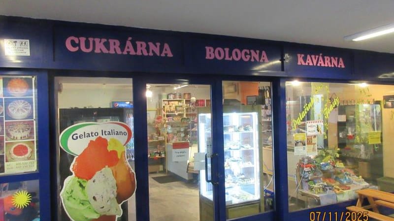 Špína v oblíbené cukrárně. Inspektoři podnik zavřeli, objevili řadu problémů