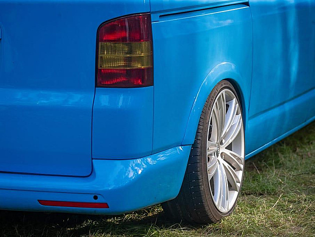 Řidič ujel policistům s kradenou dodávkou za hranice, pomohli kolegové v Polsku