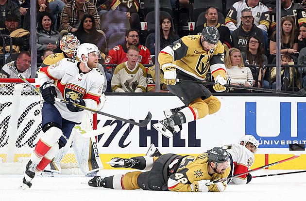 Hertl byl mezi střelci Vegas, Rangers se konečně dočkali domácí výhry