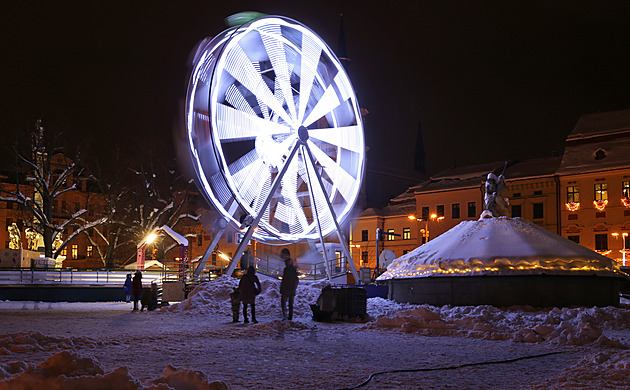 Adventní záře za miliony. Ulice města na Vysočině budou plné světelných dekorací