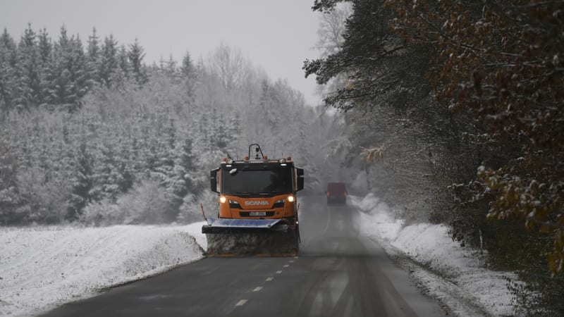 VÝSTRAHA: Česko čeká větší sněhová nadílka. Meteorologové řekli, kde hrozí problémy