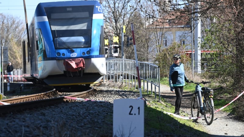 V německém pohraničí vykolejil vlak Českých drah. Zřejmě projel návěstidlo zakazující jízdu