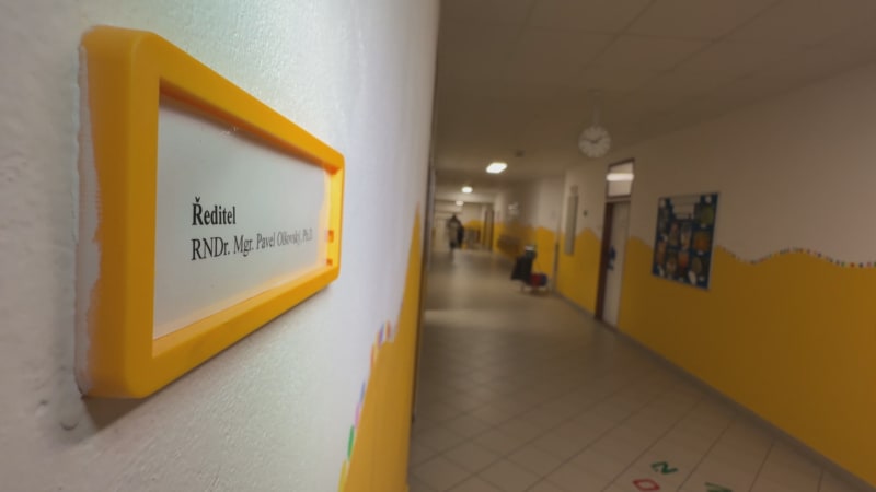 Vzpoura žáků na moravské škole: Kopání do dveří mělo vyvolat vydírání. Vedení nařčení odmítá