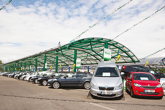 Síť autobazarů AAA kupuje Daniel Křetínský. Změna podpoří růst, říká nový vlastník