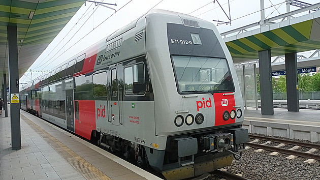 Krádež kabelů omezila provoz vlaků v Praze, spoje nabírají zpoždění