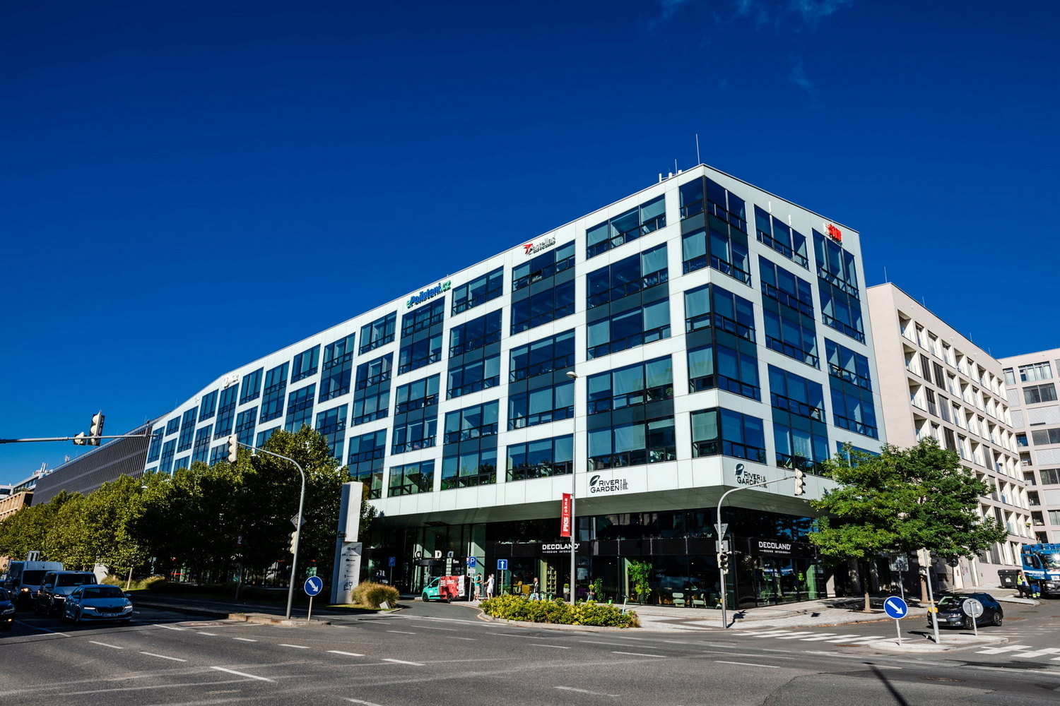 Komu patří firmy na Rohanském nábřeží? Seznamte se s nimi na rohanskenabrezi.cz