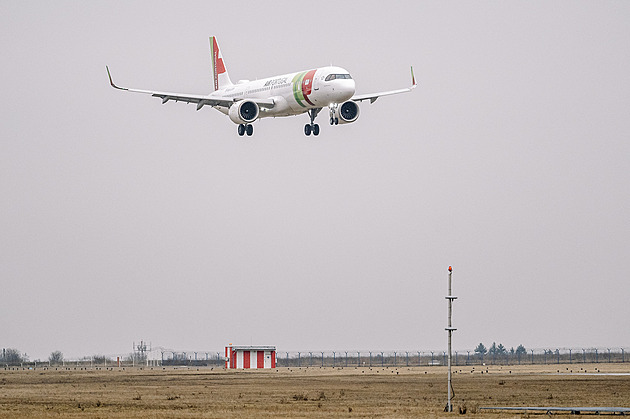 „Působí to neuvěřitelně.“ Experti líčí, proč letadlo z Lisabonu do Prahy málem spadlo