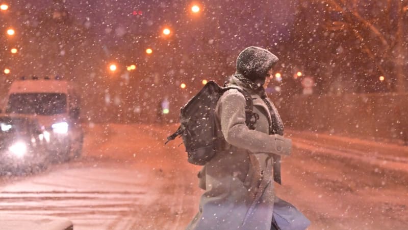 Česko zasype až deset centimetrů sněhu. Platí VÝSTRAHA pro sedm krajů