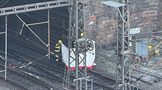 Na Masarykově nádraží v Praze srazil vlak člověka, provoz na trati stojí