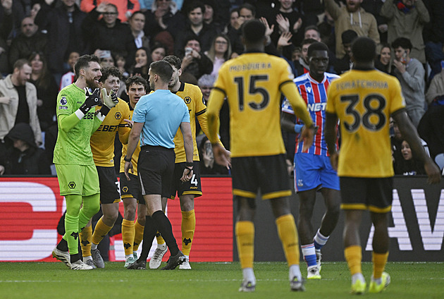 Krejčího vyloučení? Nevysvětlitelné, tohle nemůže udělat, kritizoval ho kouč