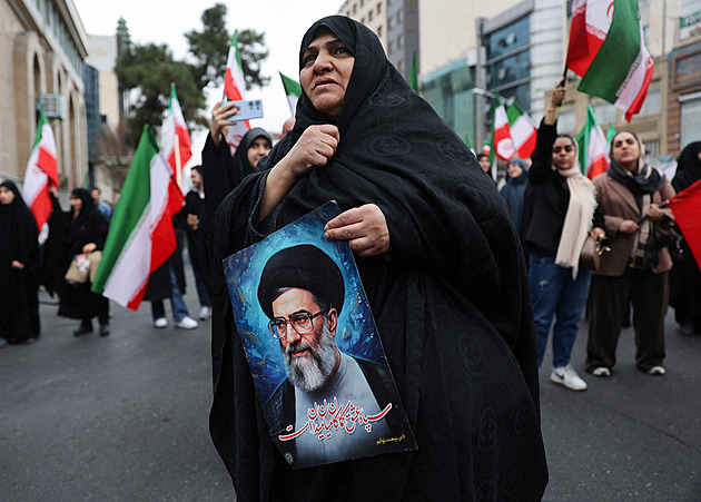 ONLINE: Rakety zabíjely v íránské škole i v Sýrii. Terčem byl i šéf revolučních gard