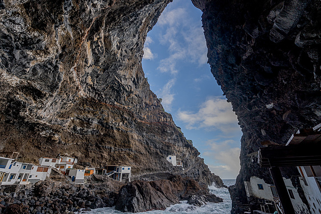Přístav, do kterého bouře nesmí. Kotviště v jeskyni na La Palma je unikát