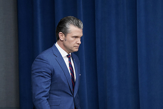 Naše ponorka potopila v Indickém oceánu íránskou válečnou loď, oznámil Hegseth