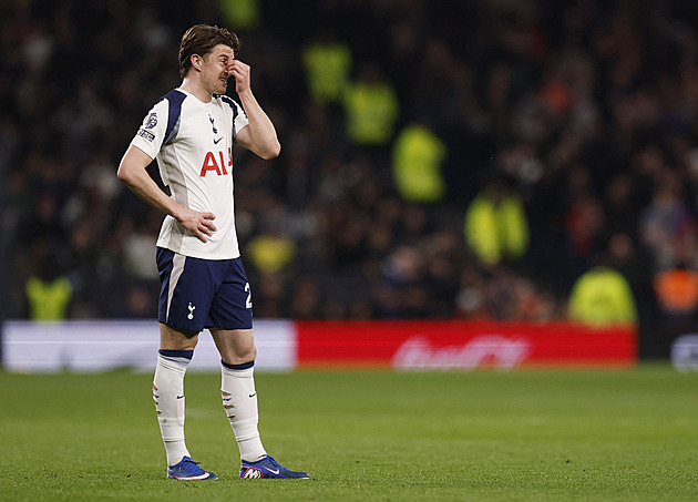 ONLINE: Soumrak Tottenhamu. Tři góly za 17 minut, červená karta a hrozba sestupu